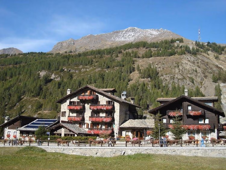 Petit Hotel1