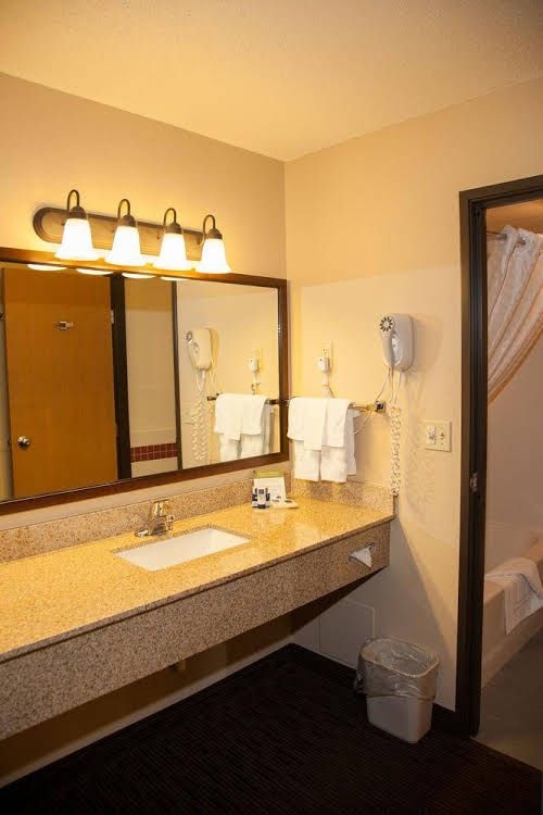 AmericInn Lodge & Suites - Detroit Lakes1
