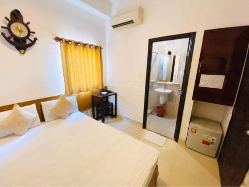 Standard Double Room with Window