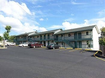 Safari Inn Motel0