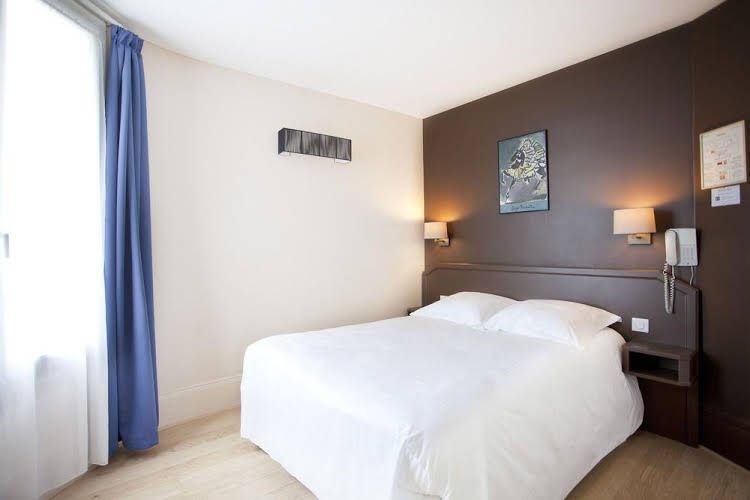 โรงแรมนาโด (Nadaud Hotel)0