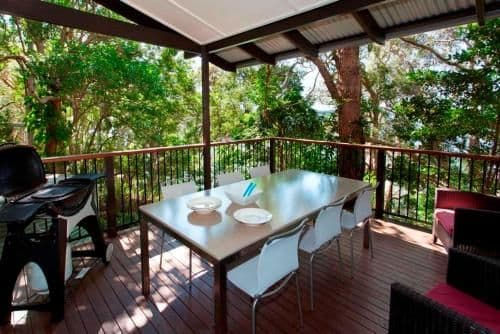 Deluxe Two-Bedroom House with Lake View
