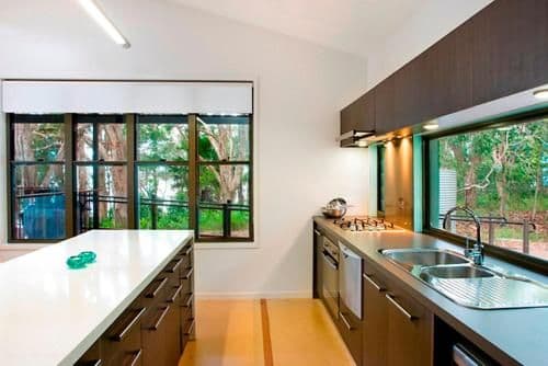 Deluxe Two-Bedroom House with Lake View
