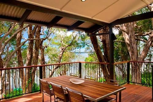 Deluxe Two-Bedroom House with Lake View