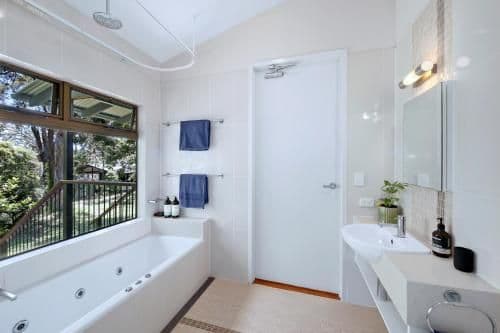 Two-Bedroom House with Lake View