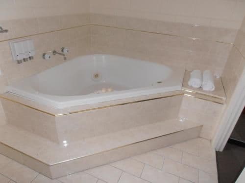 Queen Room with Spa Bath