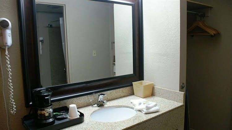Americas Best Value Inn4