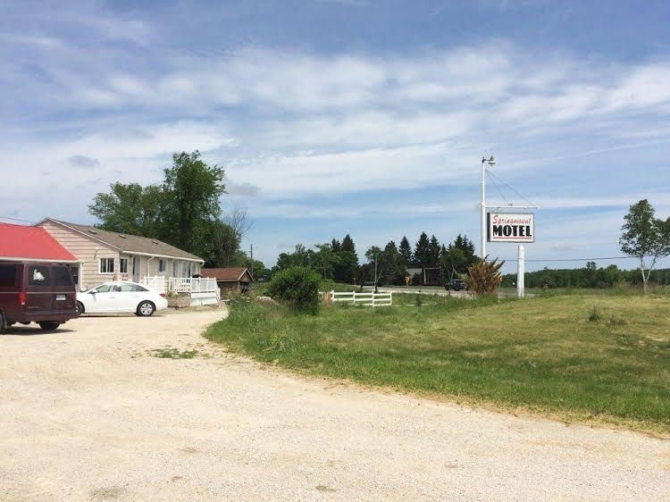 Springmount Motel1