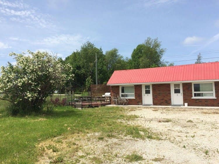 Springmount Motel0