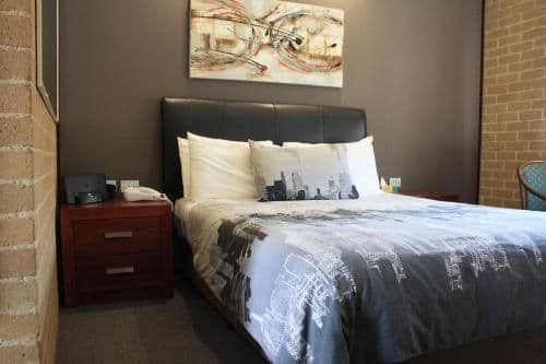 Deluxe Queen Room