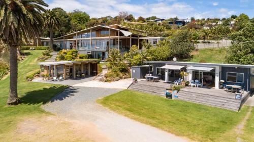 Golden Sand Beachfront Accommodation (Golden Sand Beachfront Apartments)0