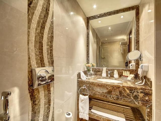 SUITE WITH VIEWS