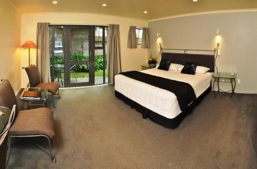 Studio with Spa Bath