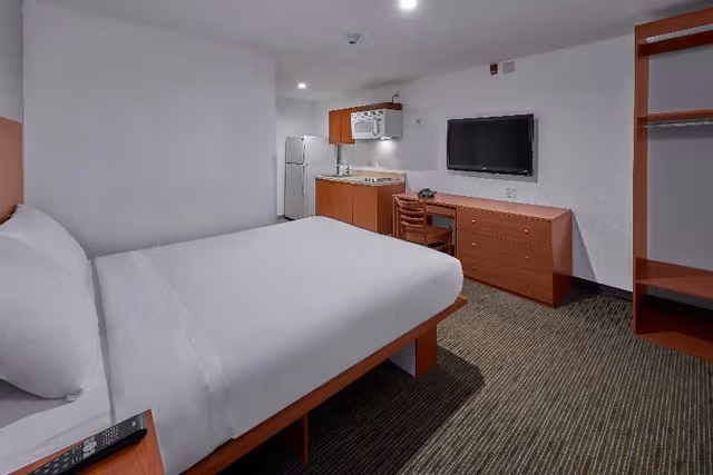 SUITE QUEEN SIZE BED