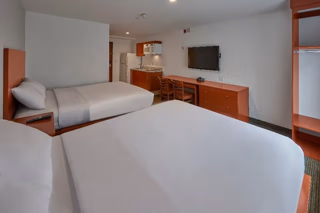 SUITE TWO QUEEN BEDS