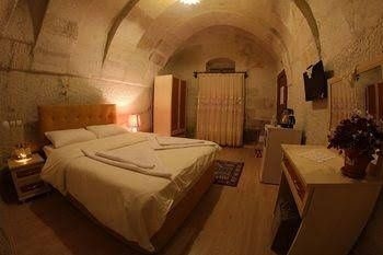 Falcon Cave Suites0