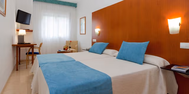 DOUBLE TWO BEDS