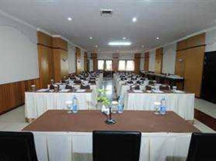 โฮเต็ล คาปูแอส ดาร์มา (Hotel Kapuas Dharma)1