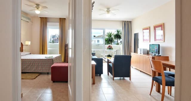 APARTMENT CAPACITY 2 ONE BEDROOM