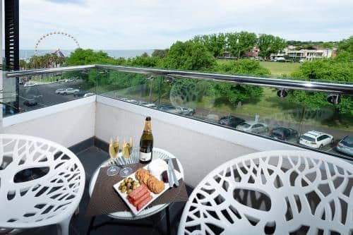 One-Bedroom Apartment with View