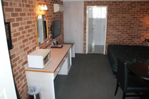 Town and Country Motor Inn2