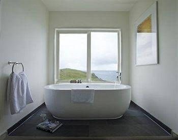 The Lewinnick Lodge0