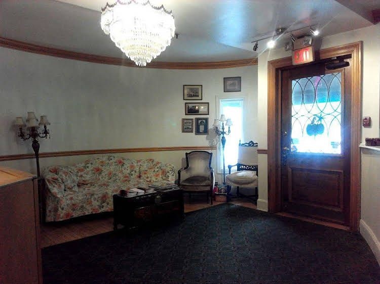The Grenville Hotel and Restaurant3
