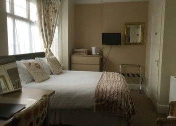 Arden Guest House0