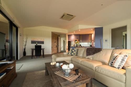 Luxury Apartment with Spa Bath - Top Floor