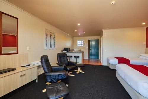 Deluxe Queen Studio
