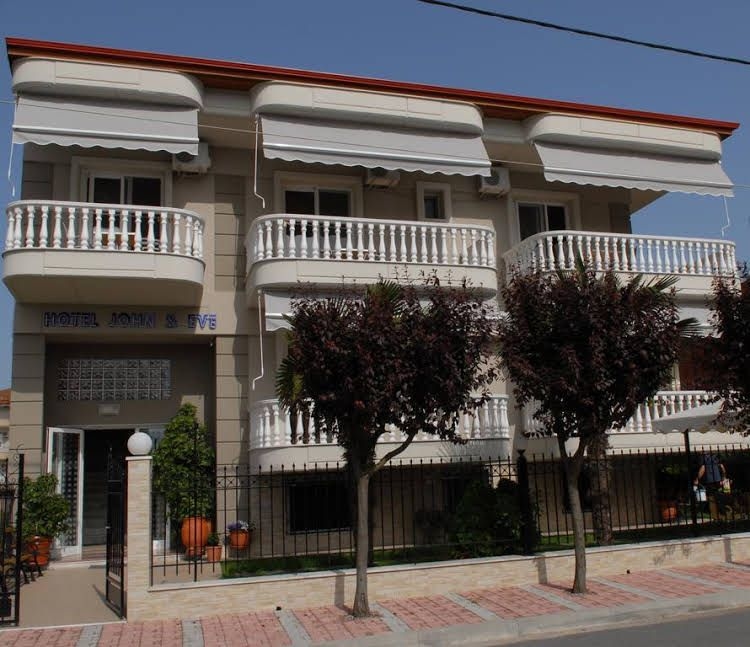 John & Eve Hotel0