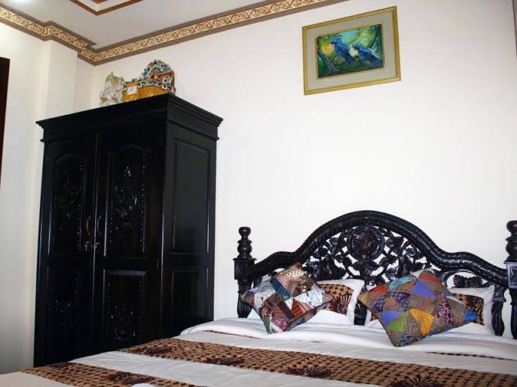 Inten House0