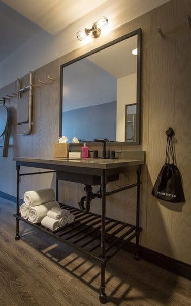 DOUBLE TWO QUEEN BEDS