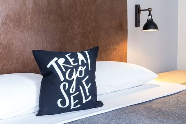 DOUBLE TWO QUEEN BEDS