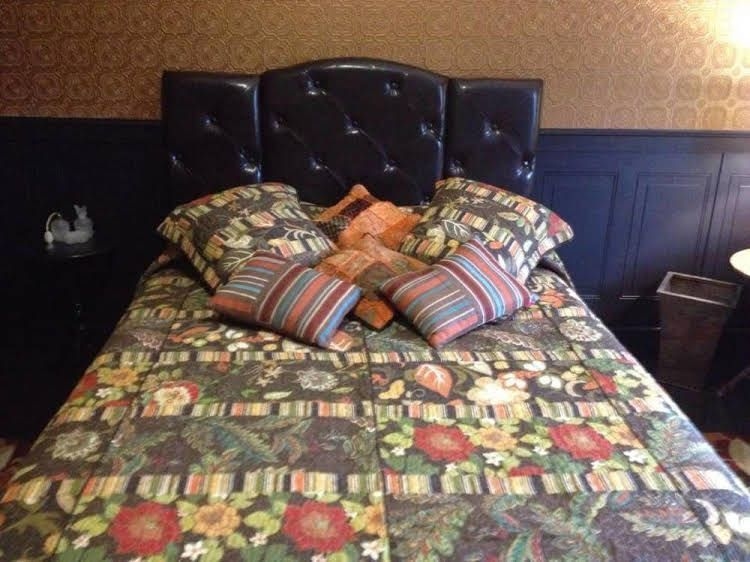 Brookside Inn at Laurens0