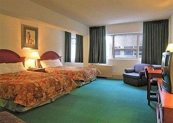 Comfort Inn & Suites3