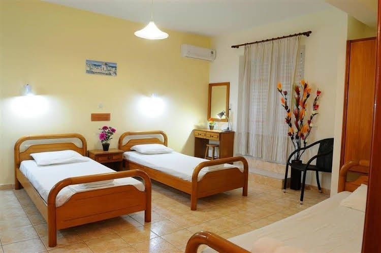 Nikos 2 Studios & Apartments4