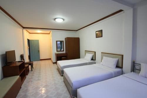Single bed in Triple Room