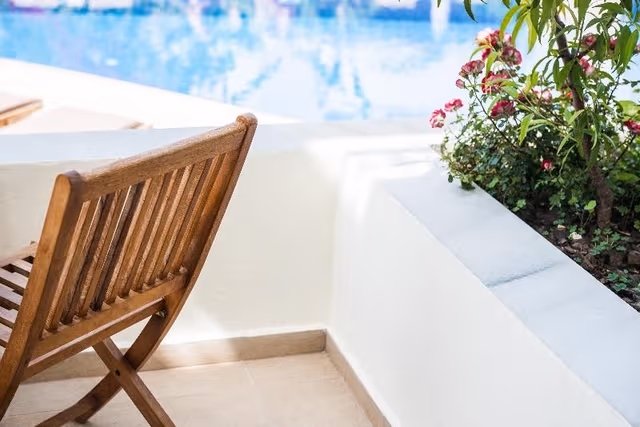 APARTMENT POOL VIEW ONE BEDROOM
