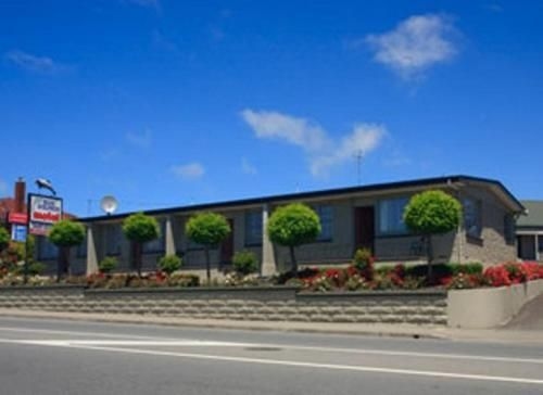 Blue Dolphin Motel0