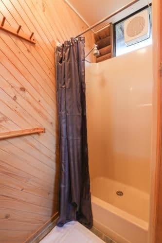 Two-Bedroom Cottage (Sleeps 5)