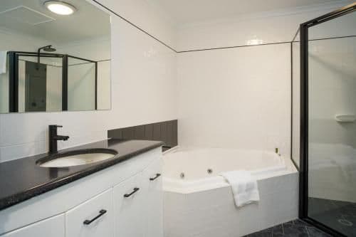 Executive Suite with Spa Bath