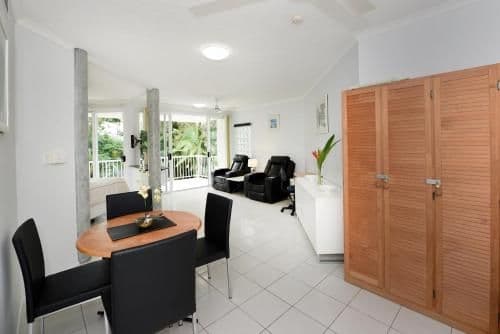 One-Bedroom Apartment - Pool View