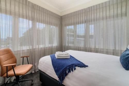 Standard Queen Room with Shared Bathroom