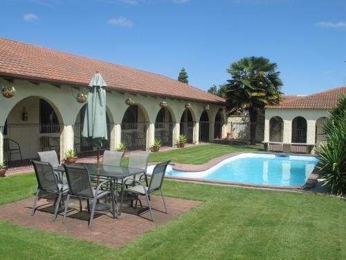 Captains Quarters Motor Inn4