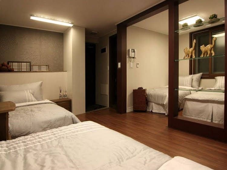 BNB Chungdam (Female Only)0