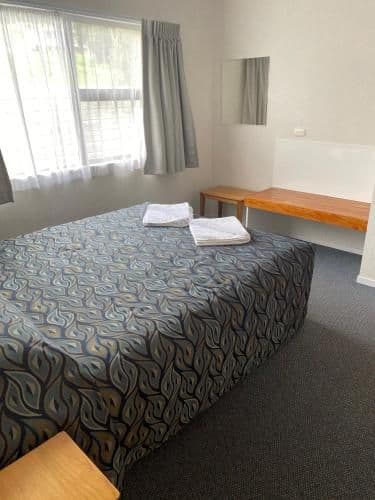 One-Bedroom Apartment with One Queen Bed and One Single Bed