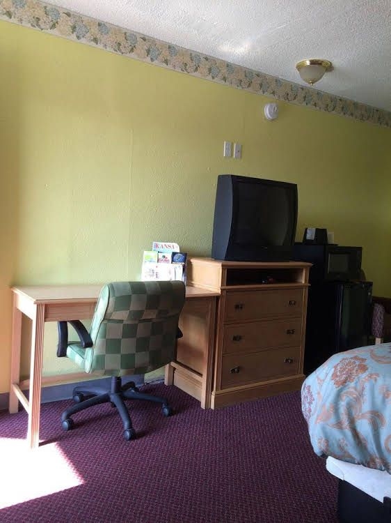 Hutchinson Inn2