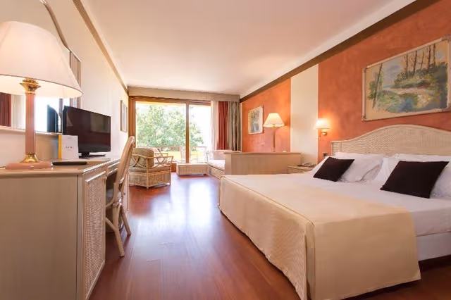 JUNIOR SUITE LAKE VIEW