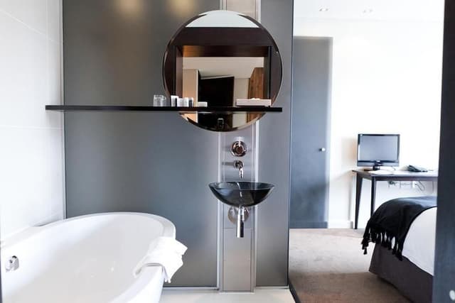 SUITE THREE BEDROOMS THREE BATHROOMS